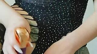 Stiefmoeders grote tieten stuiteren hard tijdens intense close-up beukpartij