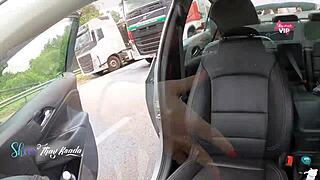 Pasangan Latina Biarin Orang Asing Sentuh Istri di Perjalanan Mobil Berani