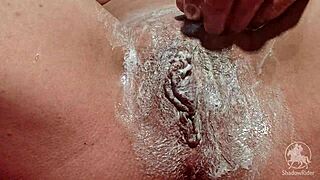 ICH RASIER MIR DIE MUSCHI - SHAVED PUSSY CLOSEUP