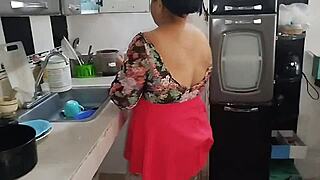 Madrastra culona folla amigo de hijastro pov