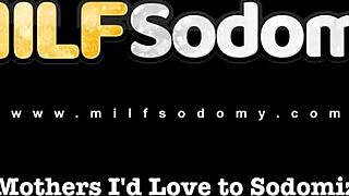 Hete MILF Lea Magic neemt dubbele penetratie op tennisbaan