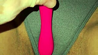 กางเกงในสีเทา แม่เลี้ยงลาตินโชว์หีเซ็กซี่