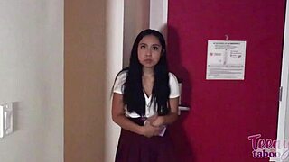 الأكبر بروجان يغمر كس لونا ميلز 18 عام ضيق بالسائل