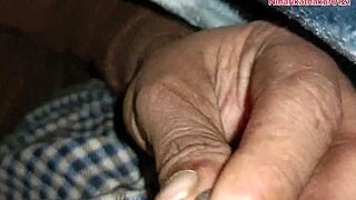 يا رجل, أغري صدر زوجة أبي الكبير وأمتص بقوة!