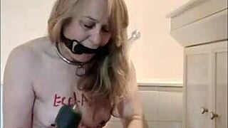 Hey, schau 2025 05 10 Sklavin F Demütigung im Büro des Masters