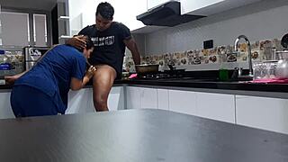 Bagaimana kalau seks di dapur sama karyawan?