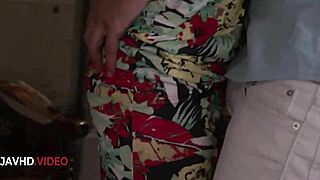 デカ乳ミルフがハードコア満足のための凄いフェラ