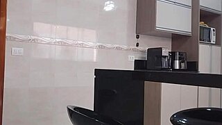 Meu Enteado Novinho Pauzudo Gozou Um Litro De Porra Na Minha Boca E Foi Delicioso