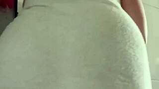 Madura Caliente En La Ducha Se Prepara Para Ir A Coger