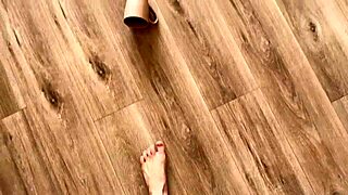 hey, this pizza guy gives a bareback creampie to a big butt cougar milf in a group setting