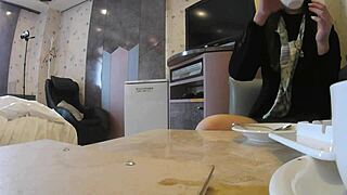 브리타니 앤드류스, 라텍스 힐 신고