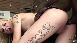 tattooed blonde faye runaway in scene