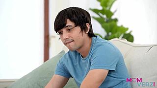 ستيبموم تعمل قلادة لؤلؤية مذهلة لستيبسون أثناء الشغل بالبيت مع كامشوت حقيقي سحري