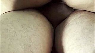 امرأة ناضجة تناقش الخيانات مع زوجها أثناء الحميمية