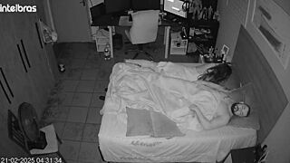 الميليف يتظاهرن بالنسيان يؤدي إلى لعق مؤخرة مجنون