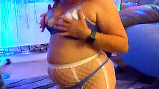 Steffi butterfly teases with her pussy dance