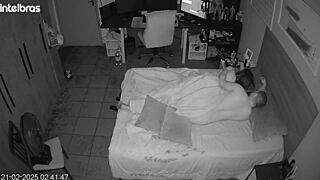 الميليف يتظاهرن بالنسيان يؤدي إلى لعق مؤخرة مجنون