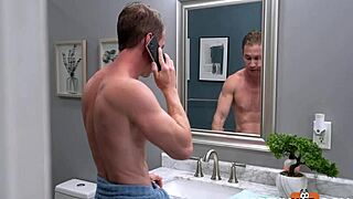 Aria Banks segítőkész kezet kap Big Dick Nick szörnyeteg farkától kemény baszásban.