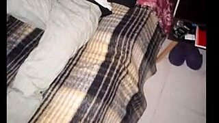 This madrastra mexicana chichona is fucking her hijastro estudiante in his room, she entered horny to convince him, homemade milf amateur