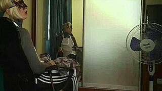 Fru Lazinski på en tjekkisk frisørsalon