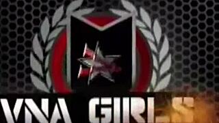 Julia Ann iç çamaşırlarında büyük amıyla her iki deliği tatmin ediyor