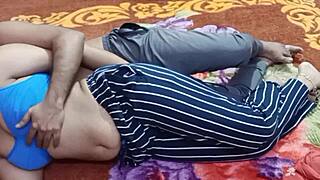 Bhabhi Desi Juicy Panas dan Seksi Habiskan Waktu dengan Pacar di Rumah