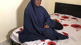 Muslim Pickup Girl Shows Hairy Pussy in Homemade Scene