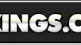 moms interact with teens in reality show