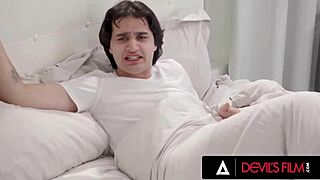 Mamă vitregă obraznică futută de fiu vitreg