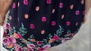 Siguiendo A Madura En La Calle Con Falda E Hilo?