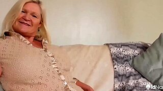 i watch matures samantha and lacey do solo actions