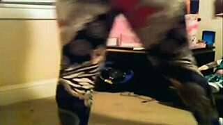 Black milf drops azz and pussy despite age