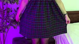 Jeg er en sexy milf som nyter mine nye åpne truser i hjemmelaget solo fetisj