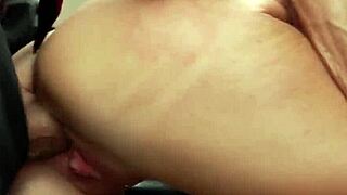 Milfs Fodendo Fundo na Mesa do Diretor