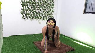 La ingenua y nueva saritacoketa est� muy excitada realizando la prueba para empezar una doble penetracion profesional muy pronto el video exclusivo en premium