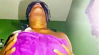 Horny Mature Decides to Play with Her Pussy for First Time