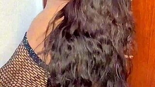 Look in my eyes feel wet pussy squeezing to orgasm