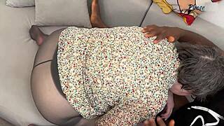 Горячая бабушка Шэрон, твой первый анальный секс с черным парнем?