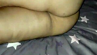 encuentro a mi madrastra acostada en mi cuarto 1 con curvy ass