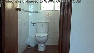 MILF francesa comparte instrucciones paja con coño peludo