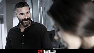 Pembantu Italia Dibungkuk Bos Mesumnya Panas