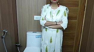 trying my stepmom's pussy in bathroom.