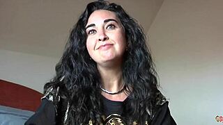 toda una señora en la calle, una guarra en la cama con 3some y cum in mouth