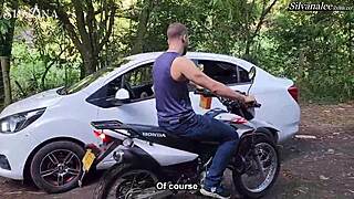 أغوي صبي غير خبير، أقنعه بالمجيء إلى المنزل للنيك. 😏