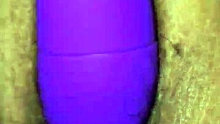 كس زوجة لاتينية ضيق يغطى بالقذف عن قرب