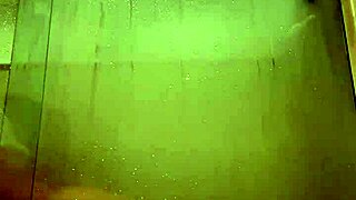 MOTEL MANAGER SPYING on NAKED CURVY LATINA in BATH