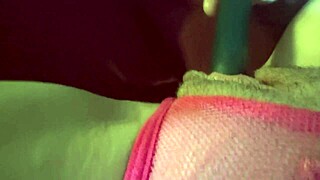 Артемизия Лав показва големи цици!