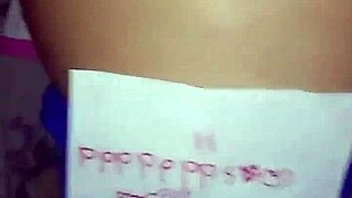 Arab milf wife shows off her sexy hot ass 😘