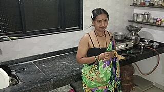 jaz in moja punca roleplay v kuhinji, bližnjica na njene naravne sise