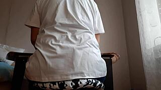 Does Hot Secretary Masturbate To Orgasm At Work?